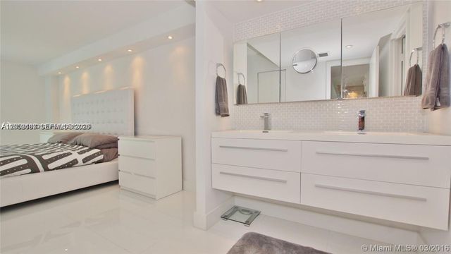 100 Bayview Dr 1811, Sunny Isles Beach, FL 33160