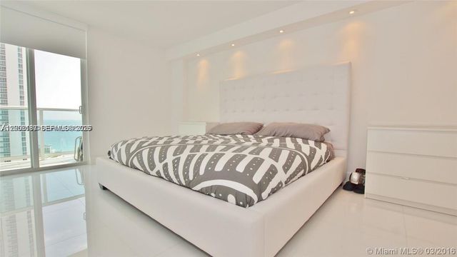 100 Bayview Dr 1811, Sunny Isles Beach, FL 33160