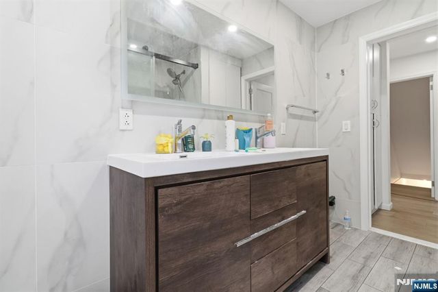 2477 6th Street 1st Floor, Fort Lee, NJ 07024
