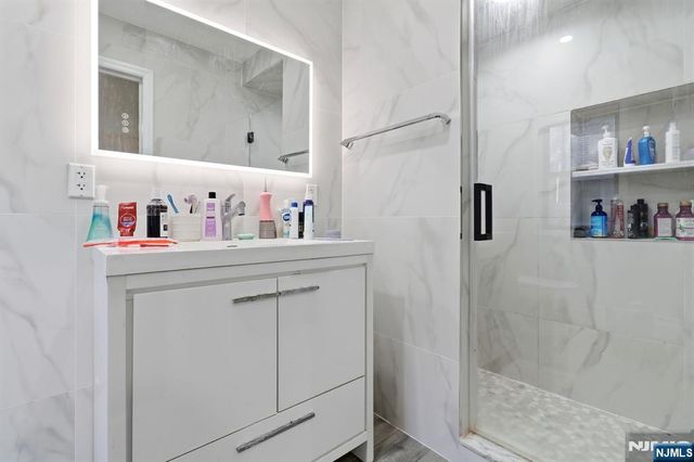 2477 6th Street 1st Floor, Fort Lee, NJ 07024