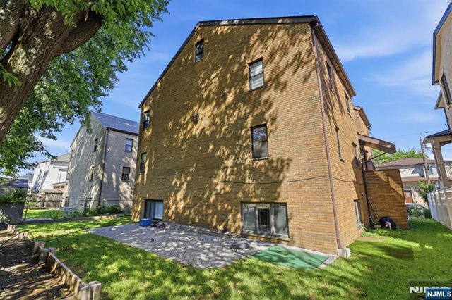 2477 6th Street 1st Floor, Fort Lee, NJ 07024