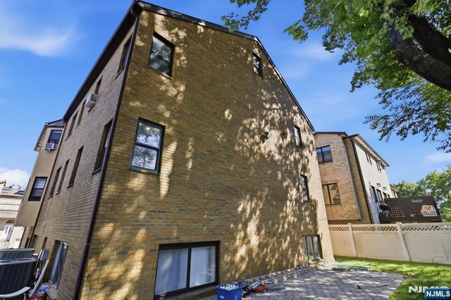 2477 6th Street 1st Floor, Fort Lee, NJ 07024