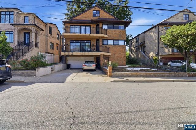2477 6th Street 1st Floor, Fort Lee, NJ 07024