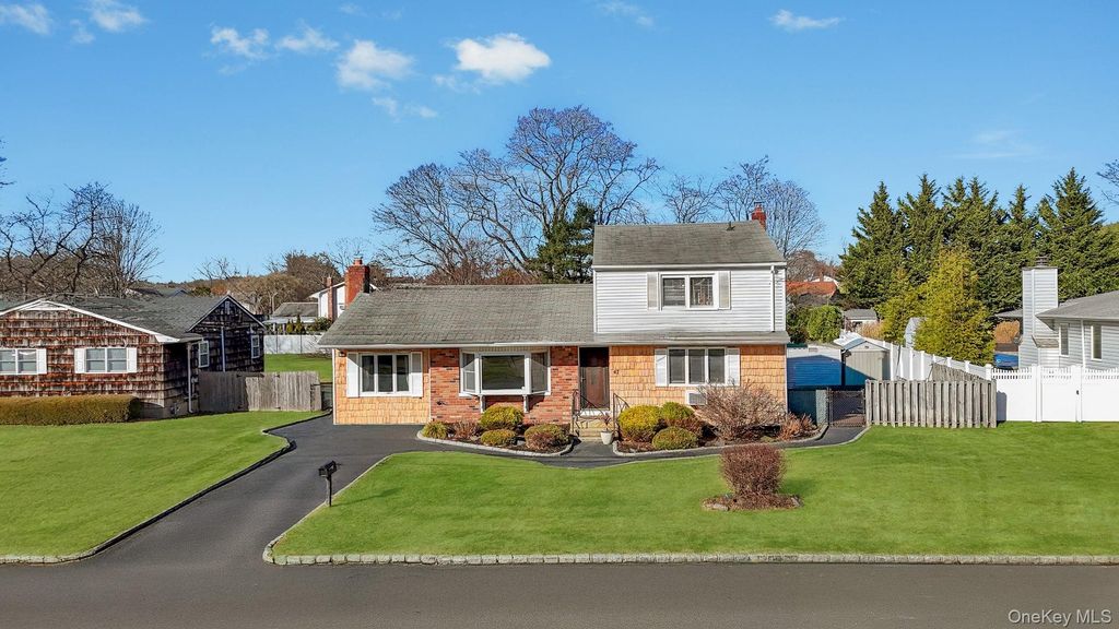 47 Pearsall Place, Deer Park, NY 11729