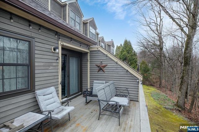 51 Beacon Hill Road E, West Milford, NJ 07480