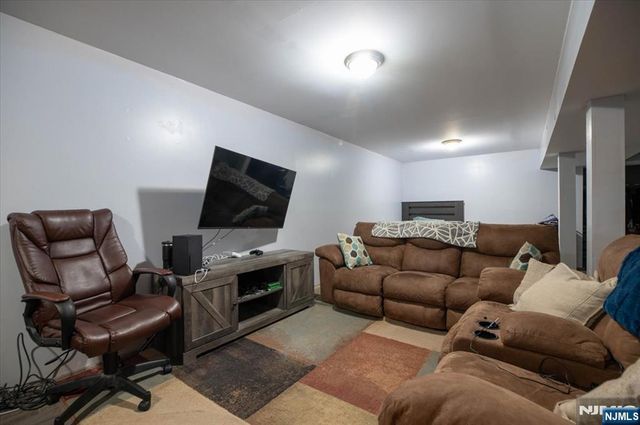 51 Beacon Hill Road E, West Milford, NJ 07480