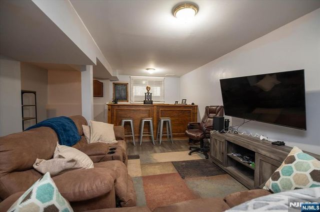 51 Beacon Hill Road E, West Milford, NJ 07480