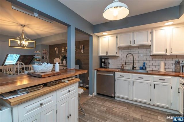 51 Beacon Hill Road E, West Milford, NJ 07480