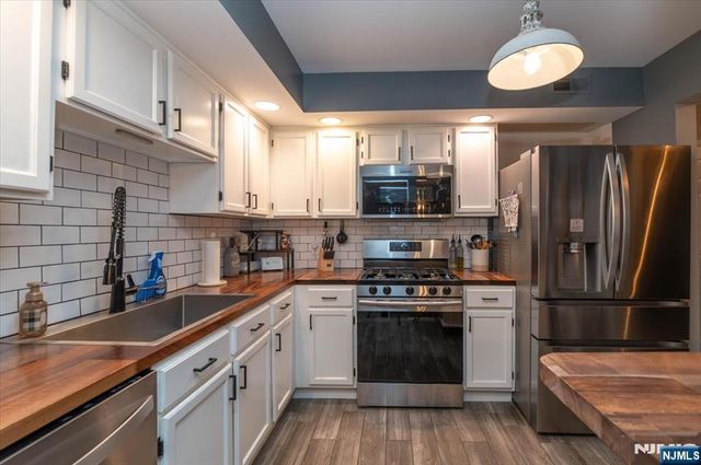 51 Beacon Hill Road E, West Milford, NJ 07480