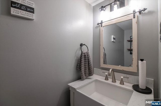 51 Beacon Hill Road E, West Milford, NJ 07480