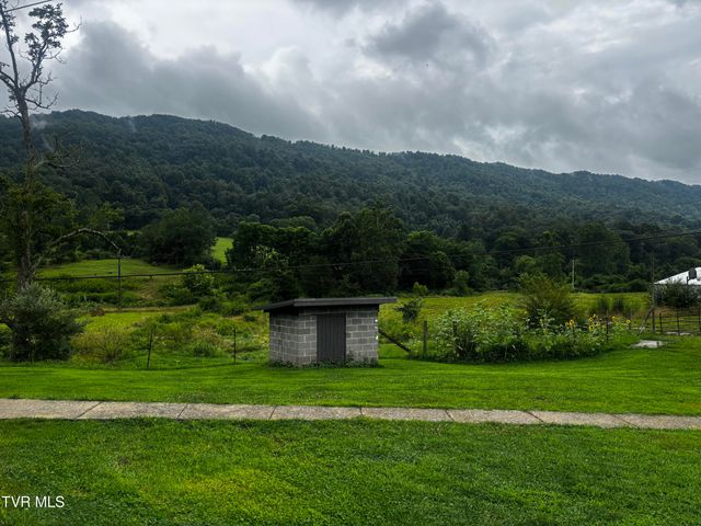 803 Middle Wallens Creek Road, Duffield, VA 24244