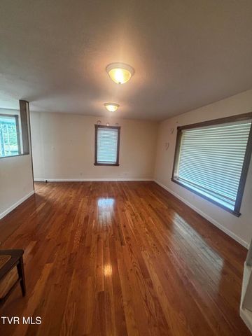 803 Middle Wallens Creek Road, Duffield, VA 24244