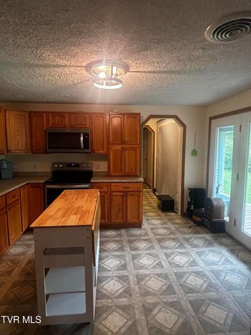 803 Middle Wallens Creek Road, Duffield, VA 24244