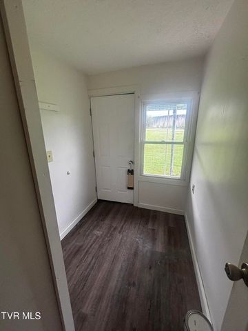 803 Middle Wallens Creek Road, Duffield, VA 24244