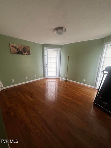 803 Middle Wallens Creek Road, Duffield, VA 24244
