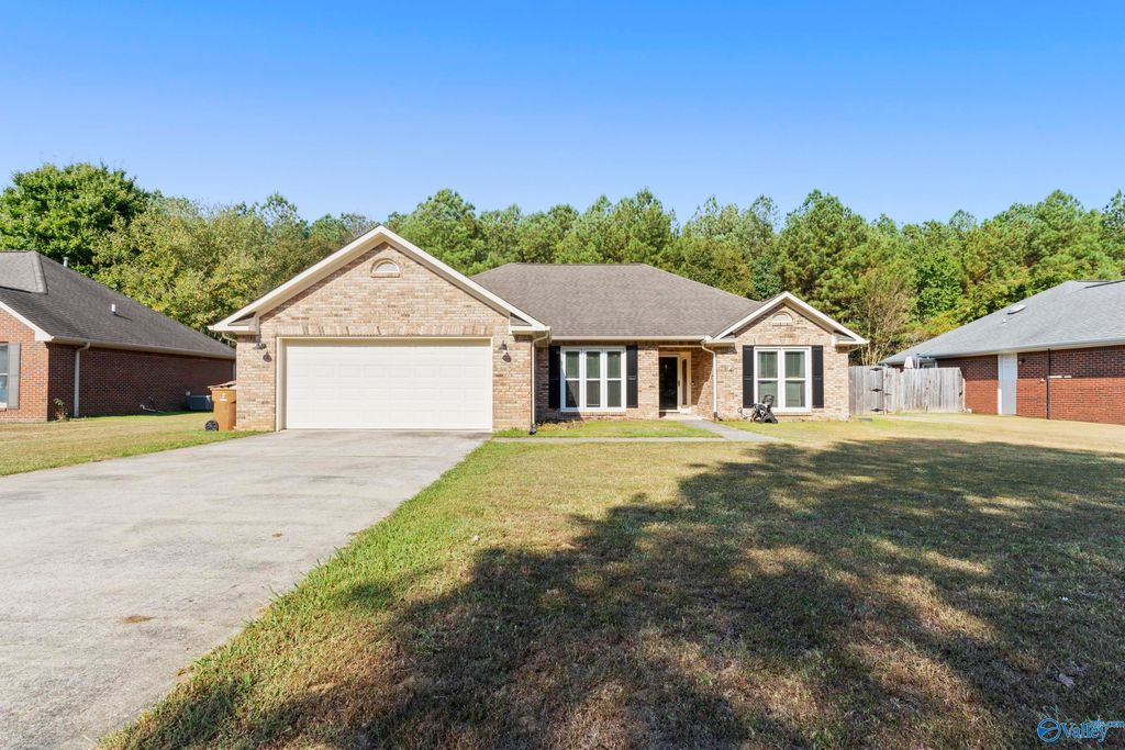 205 SW Bellemeade Street, Hartselle, AL 35640