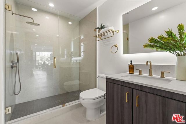 1257 N Sweetzer Avenue 202, West Hollywood, CA 90069