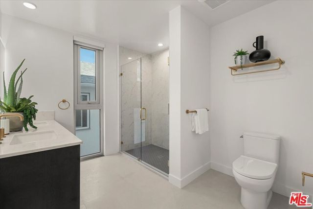 1257 N Sweetzer Avenue 202, West Hollywood, CA 90069