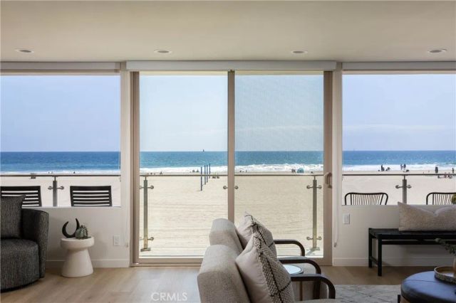 6704 W Oceanfront, Newport Beach, CA 92663