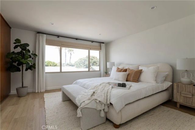 6704 W Oceanfront, Newport Beach, CA 92663