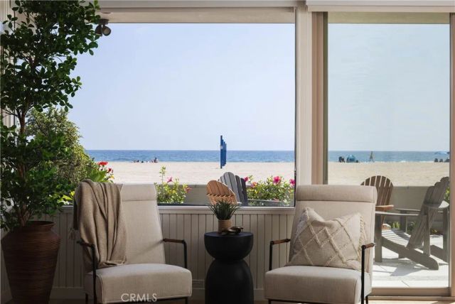 6704 W Oceanfront, Newport Beach, CA 92663
