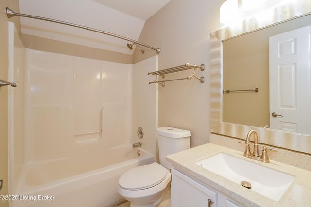 6005 Delilah Ct, Louisville, KY 40272