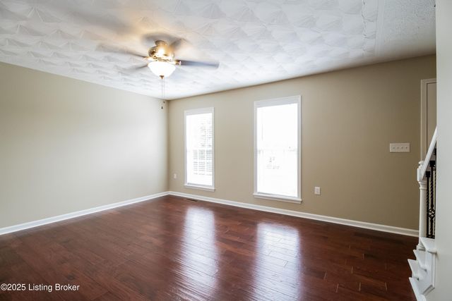 6005 Delilah Ct, Louisville, KY 40272