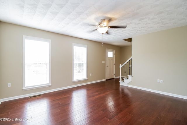 6005 Delilah Ct, Louisville, KY 40272