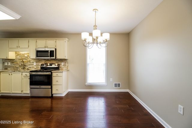 6005 Delilah Ct, Louisville, KY 40272