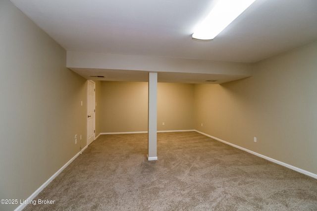 6005 Delilah Ct, Louisville, KY 40272