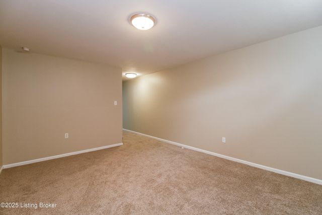 6005 Delilah Ct, Louisville, KY 40272