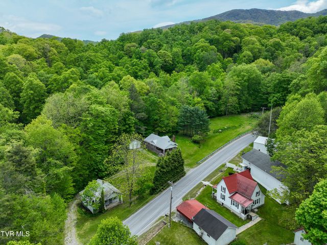 275 Tiger Creek Road, Roan Mountain, TN 37687