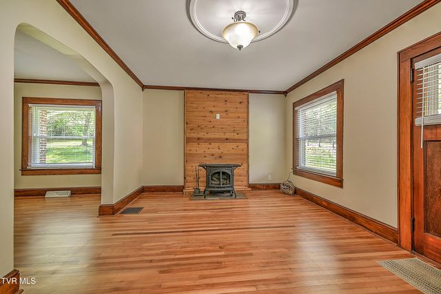 275 Tiger Creek Road, Roan Mountain, TN 37687