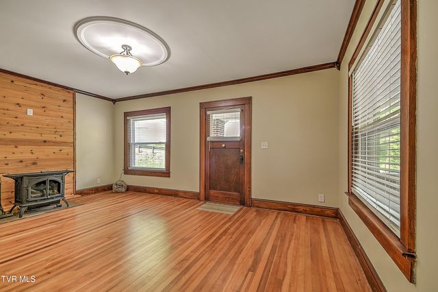 275 Tiger Creek Road, Roan Mountain, TN 37687