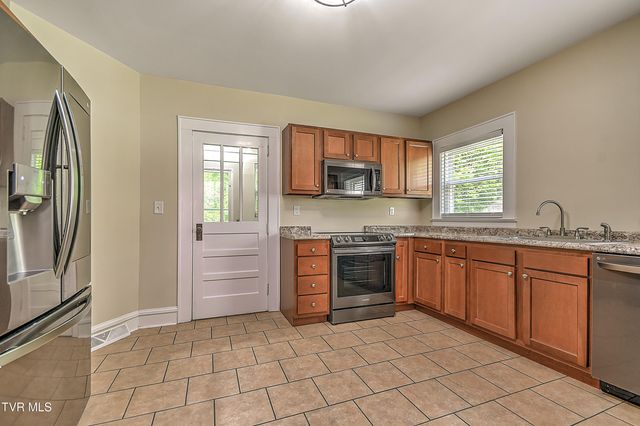 275 Tiger Creek Road, Roan Mountain, TN 37687