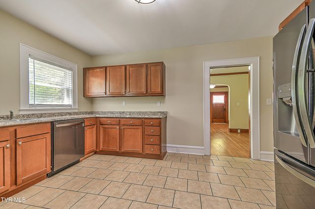 275 Tiger Creek Road, Roan Mountain, TN 37687