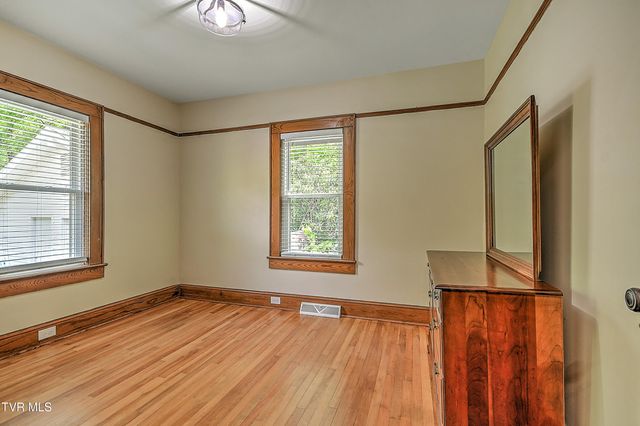 275 Tiger Creek Road, Roan Mountain, TN 37687