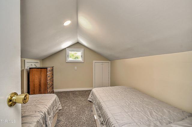 275 Tiger Creek Road, Roan Mountain, TN 37687