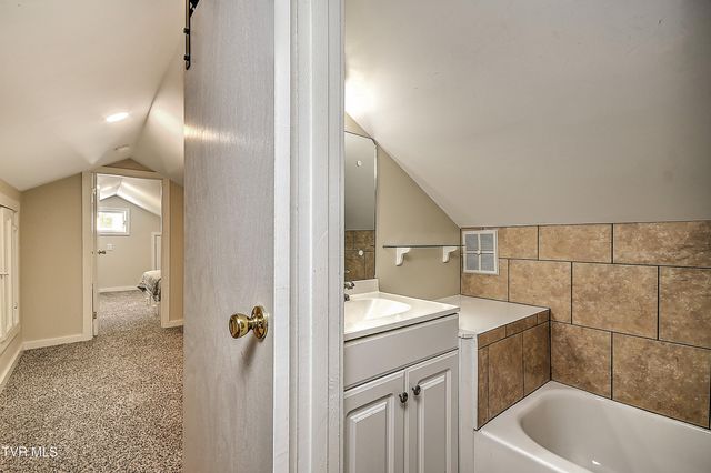 275 Tiger Creek Road, Roan Mountain, TN 37687