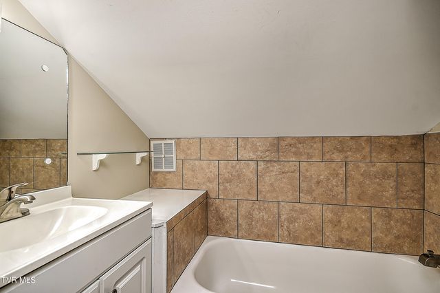 275 Tiger Creek Road, Roan Mountain, TN 37687