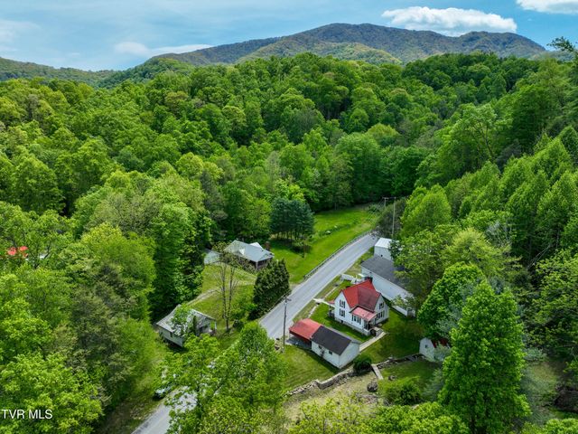 275 Tiger Creek Road, Roan Mountain, TN 37687
