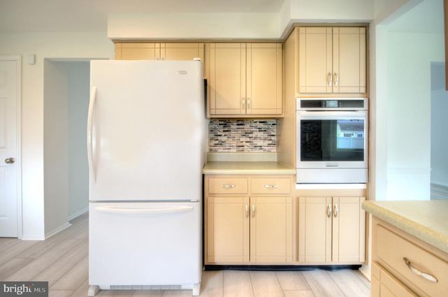 104 LAMP POST LN, Cherry Hill, NJ 08003