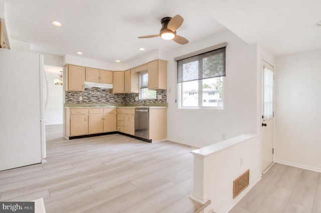 104 LAMP POST LN, Cherry Hill, NJ 08003