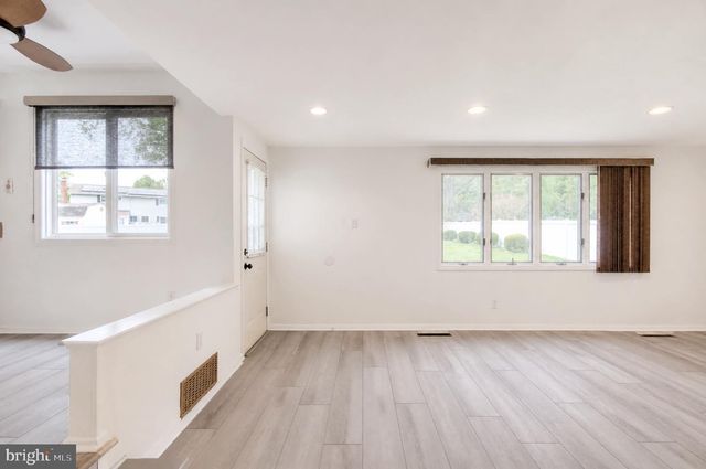 104 LAMP POST LN, Cherry Hill, NJ 08003