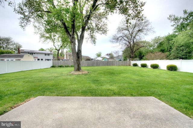 104 LAMP POST LN, Cherry Hill, NJ 08003