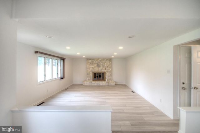 104 LAMP POST LN, Cherry Hill, NJ 08003