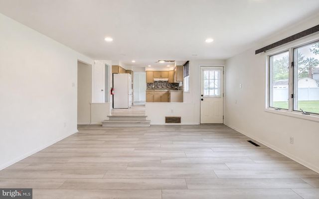104 LAMP POST LN, Cherry Hill, NJ 08003