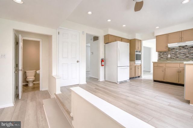 104 LAMP POST LN, Cherry Hill, NJ 08003