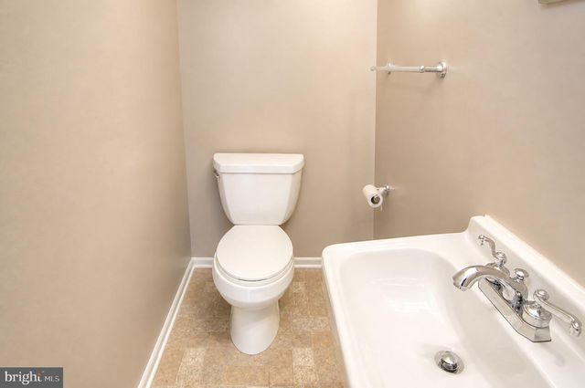 104 LAMP POST LN, Cherry Hill, NJ 08003