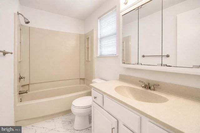 104 LAMP POST LN, Cherry Hill, NJ 08003
